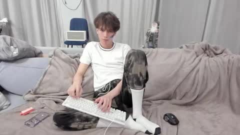 Snapshot of your_shy_guy chatting on 03.10.25 your_shy_guy online show from 03.10.25