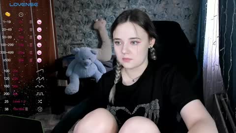Snapshot of your_small_bunny chatting on 12.05.24 Molly online show from 12.05.24