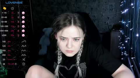 Snapshot of your_small_bunny chatting on 12.05.24 Molly online show from 12.05.24