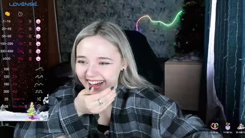 Snapshot of your_small_bunny chatting on 01.12.25 Molly online show from 01.12.25
