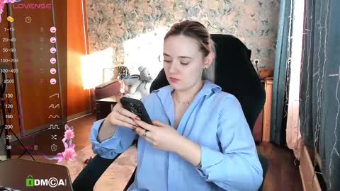 Snapshot of your_small_bunny chatting on 03.05.25 Molly online show from 03.05.25