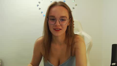 Snapshot of yourdreamray chatting on 09.27.25 Lana online show from 09.27.25
