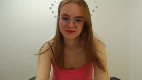 Snapshot of yourdreamray chatting on 10.04.25 Lana online show from 10.04.25