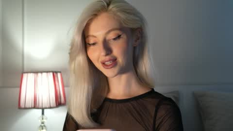 Snapshot of yournaughtymiss chatting on 09.15.25 Eva online show from 09.15.25