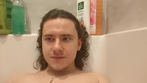 Snapshot of yourpantyhosesla_ve chatting on 11.08.25 Nylon slave online show from 11.08.25