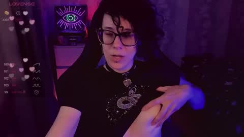 Snapshot of yourscosmic chatting on 11.04.25 Yours Cosmic online show from 11.04.25