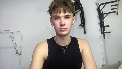 Snapshot of yoursweetyguy chatting on 11.03.25 yoursweetyguy online show from 11.03.25