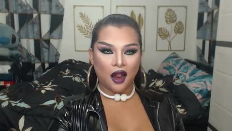 Snapshot of yourtrannyqueenxxx chatting on 09.10.25 Anastacia Grey online show from 09.10.25
