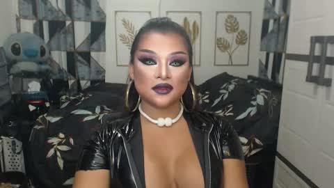 Snapshot of yourtrannyqueenxxx chatting on 09.15.25 Anastacia Grey online show from 09.15.25