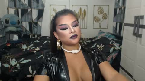 Snapshot of yourtrannyqueenxxx chatting on 09.17.25 Anastacia Grey online show from 09.17.25
