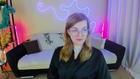 Snapshot of youruniverserr chatting on 10.10.25 Alice online show from 10.10.25