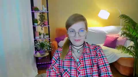 Snapshot of youruniverserr chatting on 10.12.25 Alice online show from 10.12.25