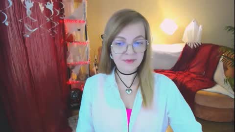 Snapshot of youruniverserr chatting on 10.24.25 Alice online show from 10.24.25