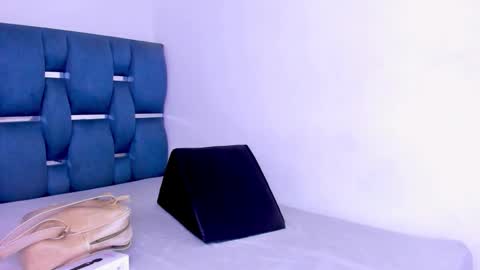 yourwife_anna online show from 09.29.25