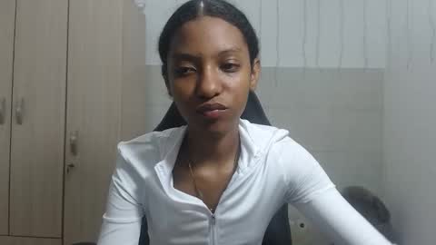 Snapshot of yukari_pr chatting on 10.07.25 YUKARI online show from 10.07.25