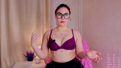 Snapshot of yukointerrante chatting on 11.30.25 Amy Novak online show from 11.30.25