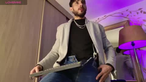 yulian 2811 online show from 02.13.25