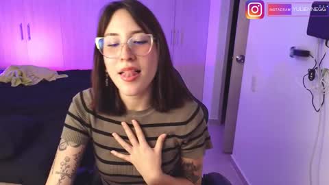 Snapshot of yulienne chatting on 11.09.25 Yulienne online show from 11.09.25