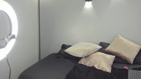 yulievans online show from 01.12.25