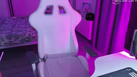 Snapshot of yumi_youkai chatting on 02.10.25 Yumi 3 online show from 02.10.25