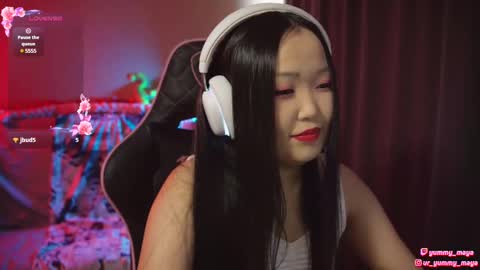 Snapshot of yummy_maya chatting on 03.03.25 Chimi online show from 03.03.25