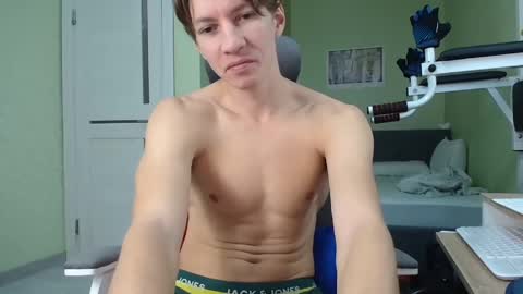 Snapshot of yummyalexxx chatting on 01.17.25 Alex online show from 01.17.25