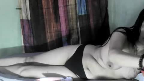 Snapshot of yummyhottiemom chatting on 12.23.24 yummyhottiemom online show from 12.23.24