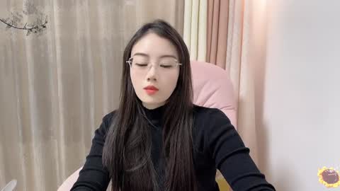 YunEr online show from 12.09.24