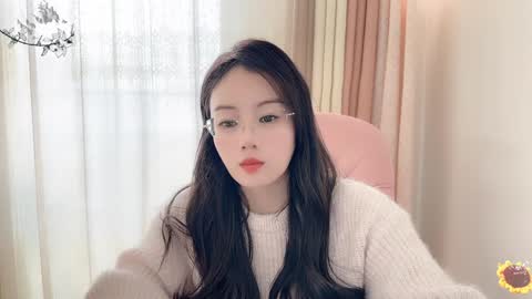 YunEr online show from 12.10.24