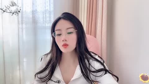 YunEr online show from 12.14.24