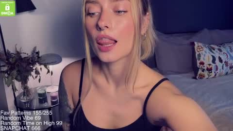 Snapshot of yvie_ chatting on 02.20.25 The Queen Bitch of the United Kingdom online show from 02.20.25