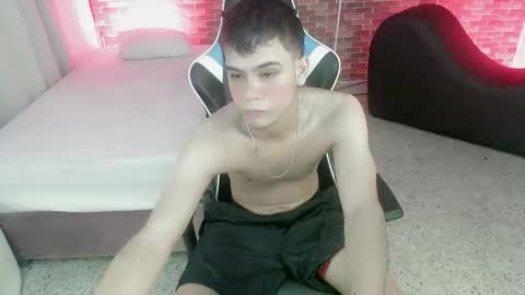 Snapshot of zacariass_ chatting on 09.19.25 ZACARIAS online show from 09.19.25