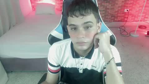 Snapshot of zacariass_ chatting on 09.20.25 ZACARIAS online show from 09.20.25