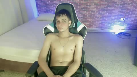Snapshot of zacariass_ chatting on 09.23.25 ZACARIAS online show from 09.23.25