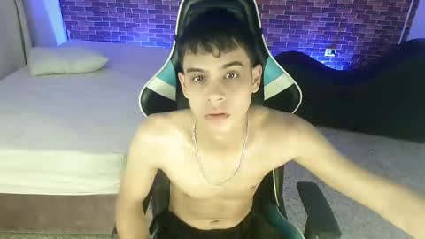 Snapshot of zacariass_ chatting on 09.25.25 ZACARIAS online show from 09.25.25
