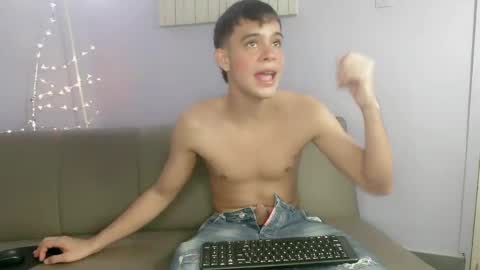 Snapshot of zacariass_ chatting on 10.15.25 ZACARIAS online show from 10.15.25