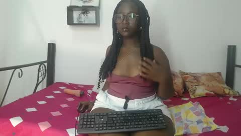 Snapshot of zahhysims chatting on 12.27.24 zahhy online show from 12.27.24