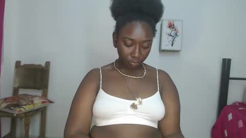 Snapshot of zahhysims chatting on 02.17.25 zahhy online show from 02.17.25