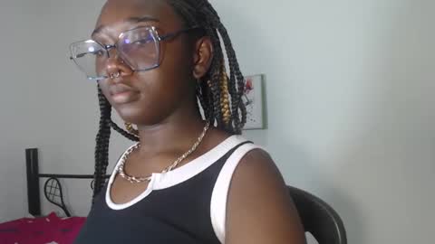 Snapshot of zahhysims chatting on 02.25.25 zahhy online show from 02.25.25