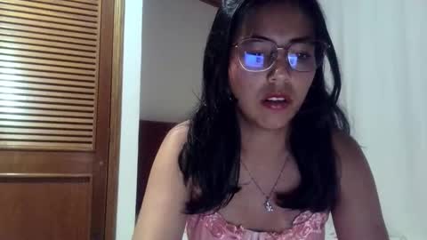 Snapshot of zaida_bloom chatting on 11.18.25 Zaida online show from 11.18.25