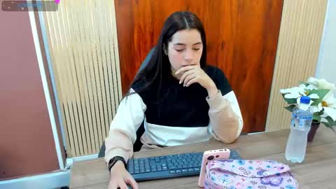 Snapshot of zara_andersson chatting on 09.22.25 Zara online show from 09.22.25