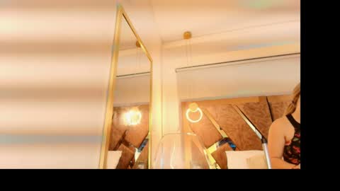 Zarah Andrews online show from 11.11.25