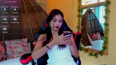 Snapshot of zaralim chatting on 12.18.24 Zara Lim online show from 12.18.24