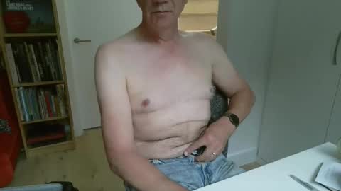 Snapshot of zeep16 chatting on 09.17.25 zeep16 online show from 09.17.25