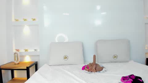 Zenda Evans online show from 02.26.25