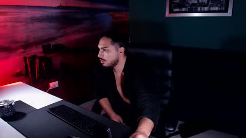 Snapshot of zenobaro chatting on 10.23.25 zenobaro online show from 10.23.25