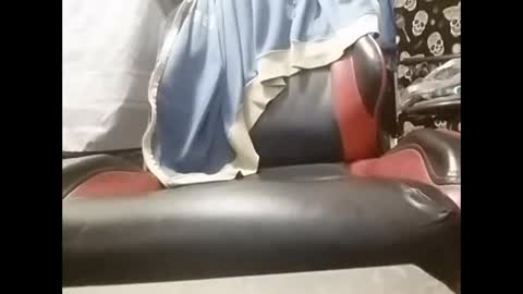 Snapshot of zeroandhero chatting on 12.12.24 zero online show from 12.12.24