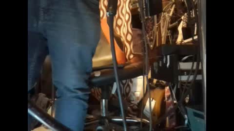 Snapshot of zeroandhero chatting on 11.30.25 zero online show from 11.30.25