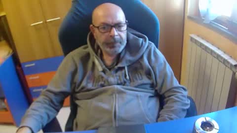 Snapshot of zeus58100 chatting on 10.25.25 zeus58100 online show from 10.25.25