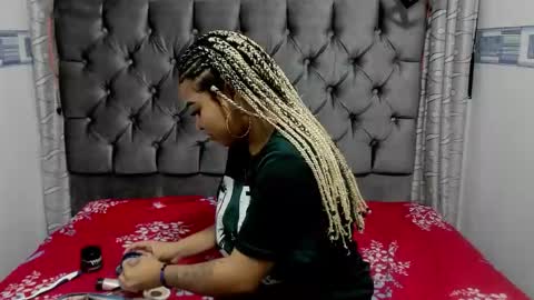 zeynep_20_ online show from 11.14.25